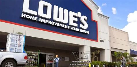 does Lowes have Sherwin Williams paint